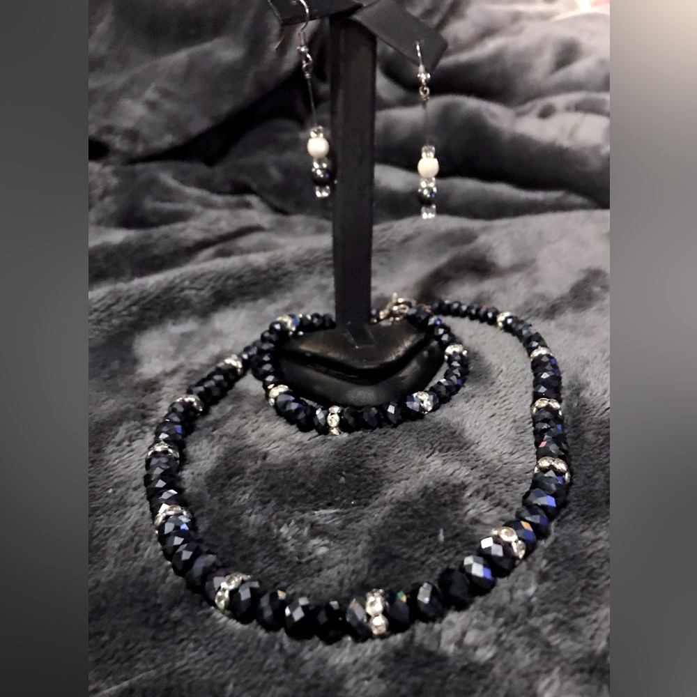 Dark blue sapphire Necklace/Hematite and pearl earrings